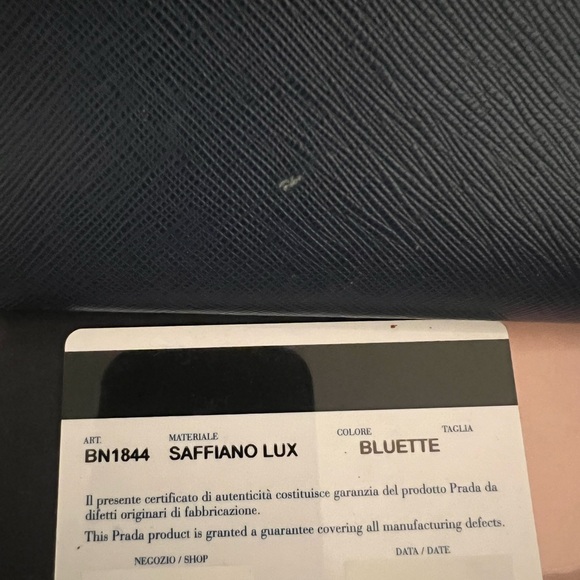 Prada Medium Saffiano Blue tote in good condition with authenticity card - Picture 5 of 7